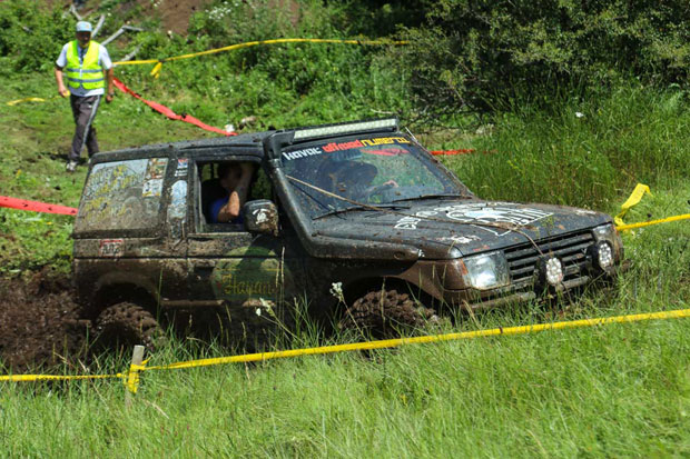 Џипови протутњали кршом